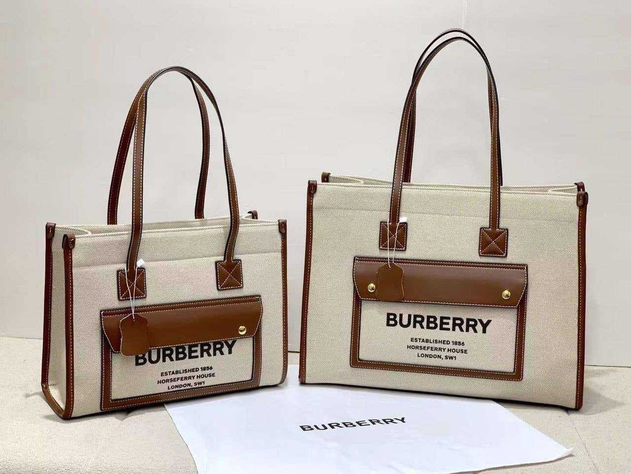 BURBERRY 
BIG SIZE 120 dhs🇦🇪
SMALL SIZE 110 dhs🇦🇪
Zain232
♥️♥️♥️
