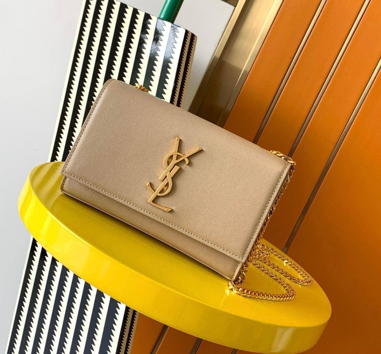 SAINT LAURENT💕💕💕
Super master quality 💕💕💕
For Price 👇 WTSP Text Zain 0568585901
Zain252
♥️♥️♥️