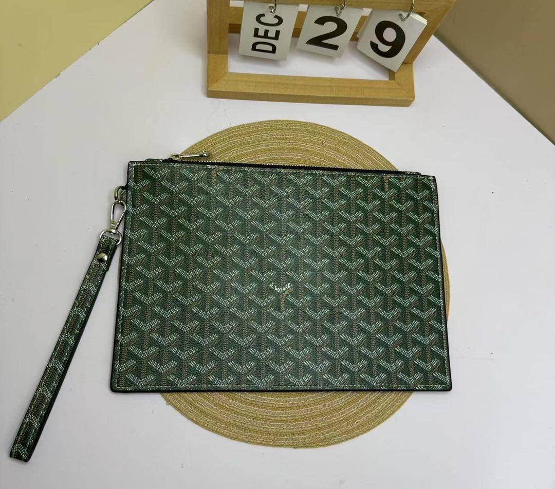 Clutch
65 dhs🇦🇪
with box
🎁🎁🎁
size 29×20cm
Zain213
♥️♥️♥️