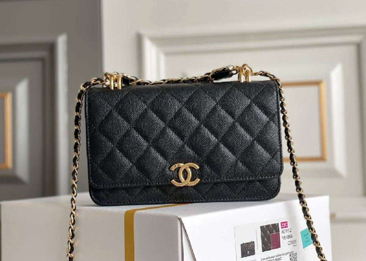 Dior - Chanel
120 dhs🇦🇪
Good quality
 with box
🎁🎁🎁
Zain35
♥️♥️♥️