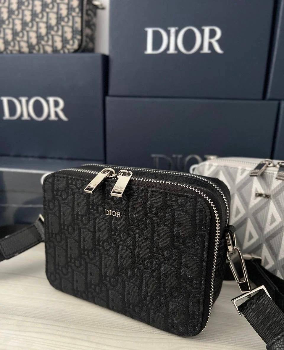 Dior Sling Cross Bag 
Master Quality
200 dhs🇦🇪
With Box
🎁🎁🎁
Zain33
♥️♥️♥️