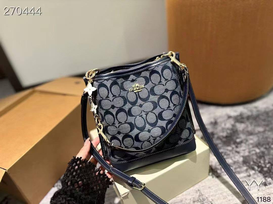 offer Coach Mollie / YSL
Size: 21.5 * 20.5  cm
80 dhs🇦🇪
with box🎁
Zain115
♥️♥️♥️