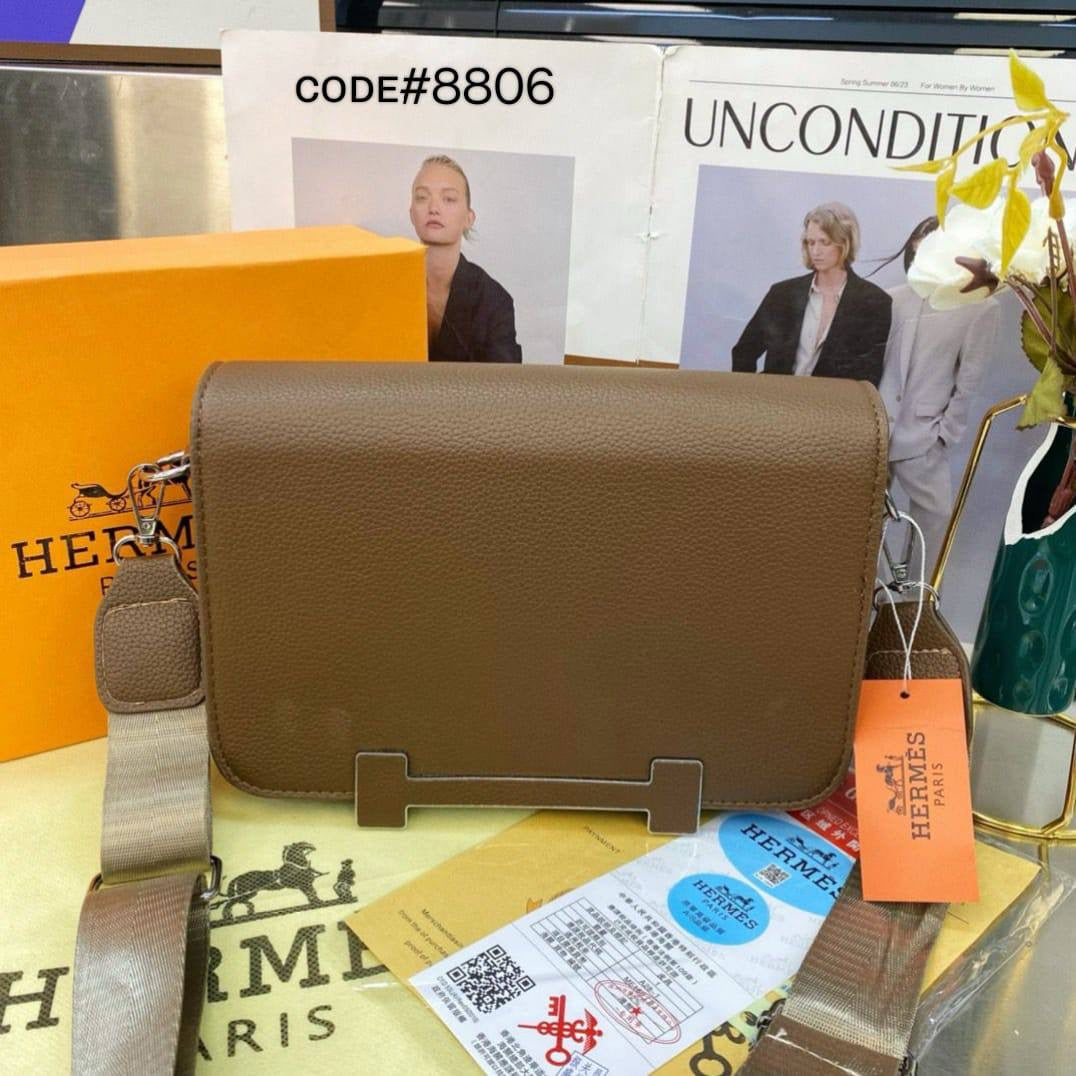 HERMES ɢᴇᴛᴀ
ᴄʀᴏss ʙᴏᴅʏ ʙᴀɢ
ᴍᴀᴛᴛᴇ ʟᴇᴀᴛʜᴇʀ ᴍᴀᴛᴇʀɪᴀʟ
sɪʟᴠᴇʀ ʜᴀʀᴅᴡᴀʀᴇ
sɪᴢᴇ : 24 cm
ᴡɪᴛʜ BOX
🎁🎁🎁
70 dhs🇦🇪
Zain31
♥️♥️♥️
