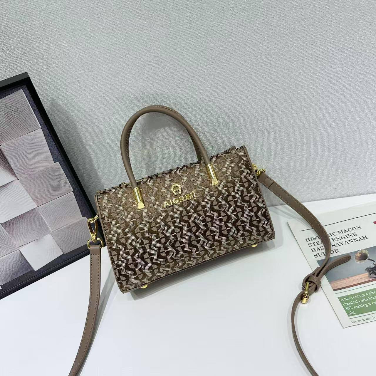 Aigner  
95 dhs🇦🇪 
with box 
🎁🎁🎁
Zain253
♥️♥️♥️