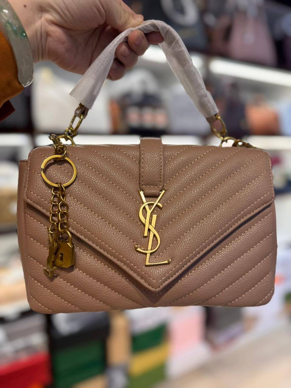 🎉 Offer 🎊  YSL Sunset 
Size : 22 * 16 cm
70 dhs🇦🇪
with box 🎁
Zain115
♥️♥️♥️