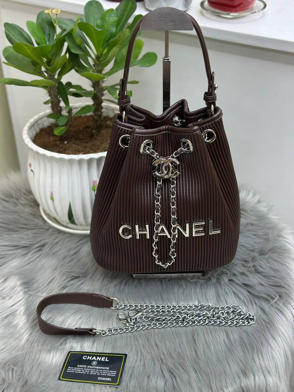 CHANEL  
SIZE  ……… 23 CM 
95 dhs🇦🇪
Zain244
♥️♥️♥️
