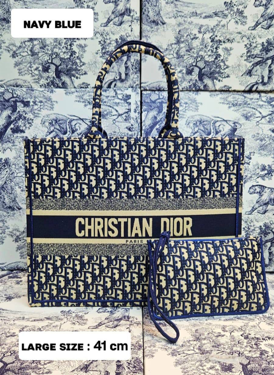 CHRISTIAN DIOR
ʙᴏᴏᴋᴛᴏᴛᴇ ʙᴀɢ
ᴇᴍʙʀᴏɪᴅᴇᴅ ᴄᴀɴᴠᴀss ᴍᴀᴛᴇʀɪᴀʟ
NO BOX INCLUDE
SIZE : 36 cm
90 dhs🇦🇪
SIZE : 41 cm 
95 dhs🇦🇪
Zain31
♥️♥️♥️