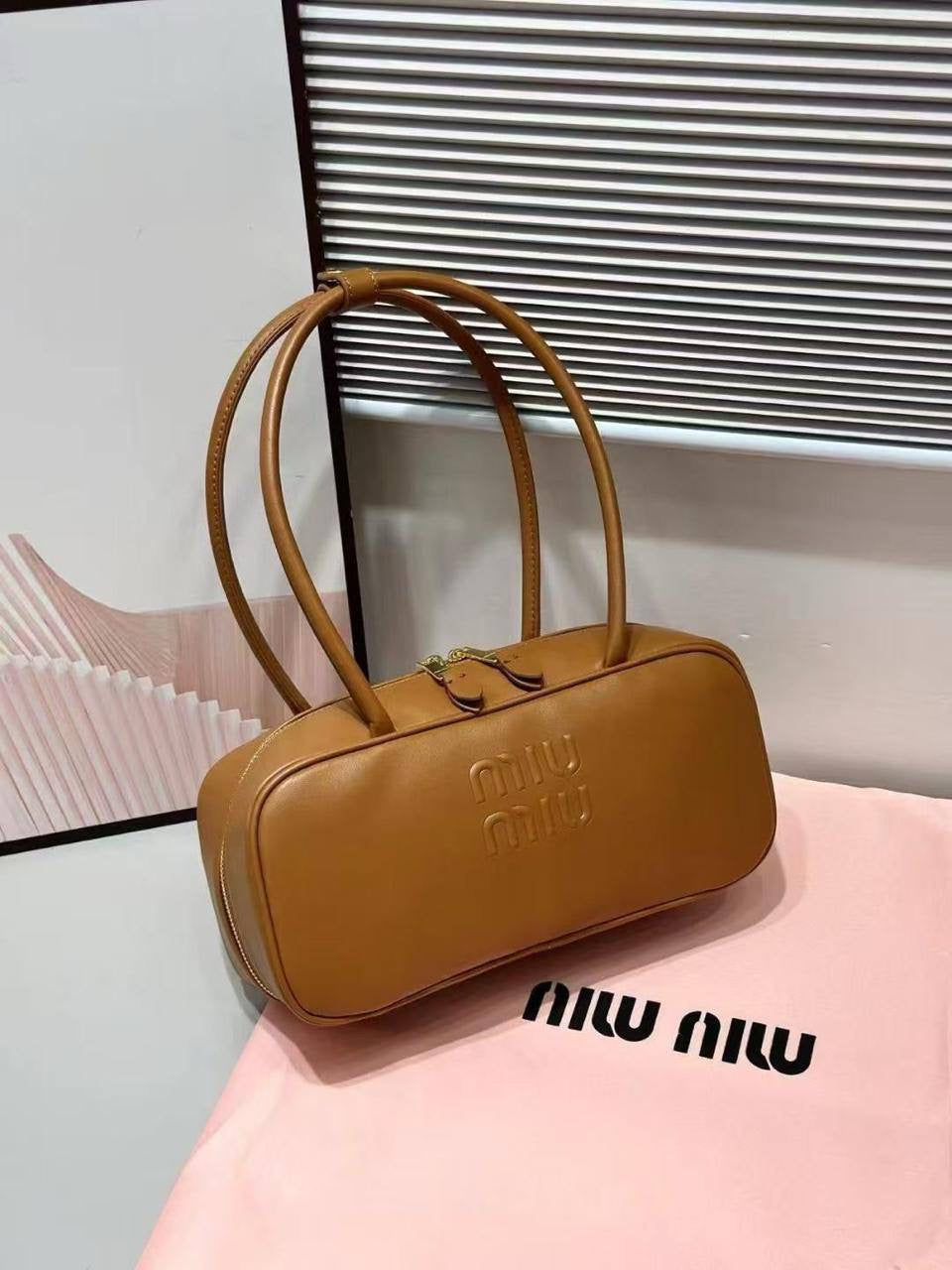Miu Miu
Size : 30 * 14 * 9.5 cm
80 dhs🇦🇪
Zain115
♥️♥️♥️