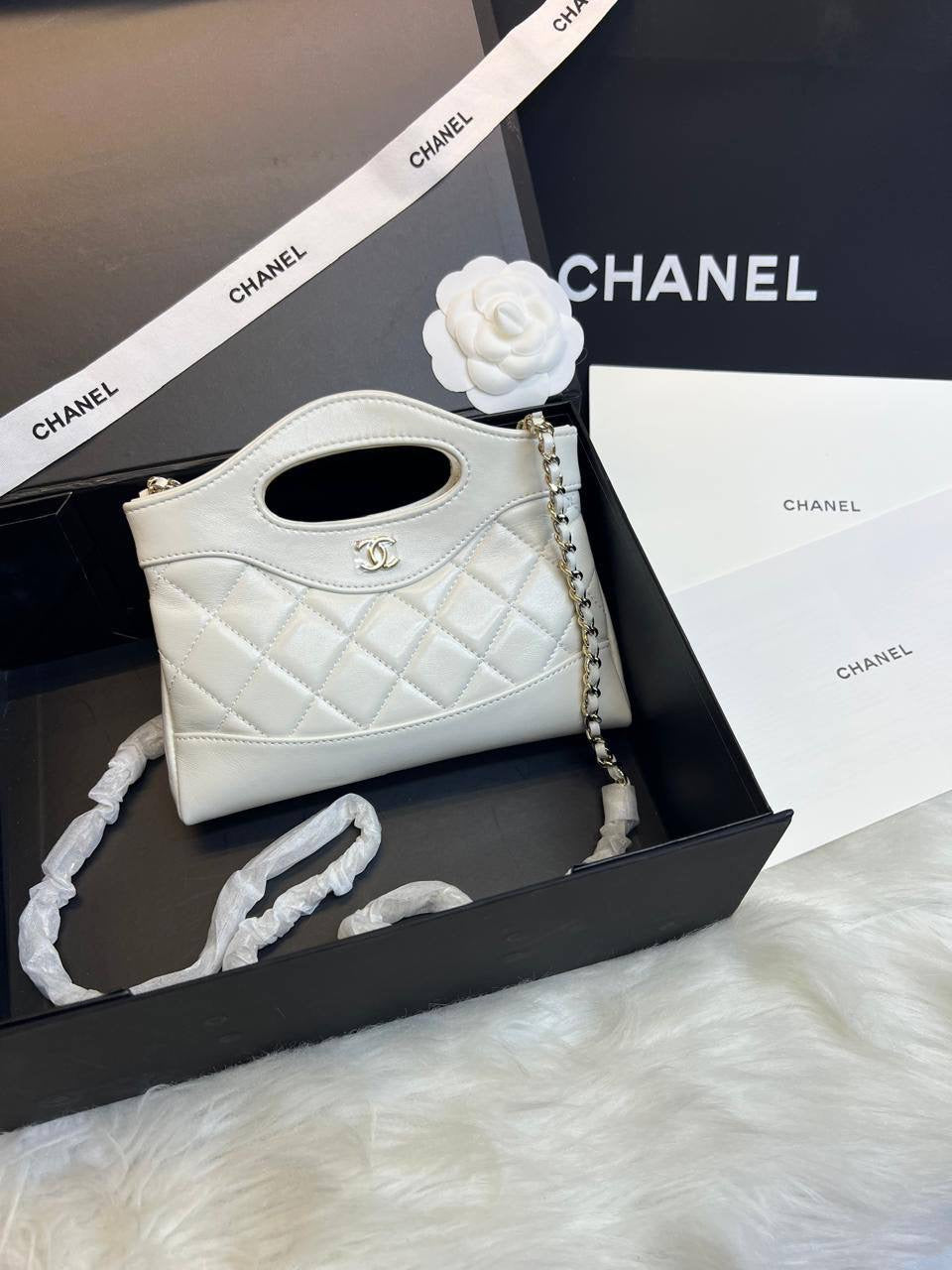 CHANEL 💕💕✨
Super master quality 🔥🔥
Available ✨💕💕
With full packing 📦🎀
For Price 👇 WTSP Text Zain 0568585901
Zain252
♥️♥️♥️