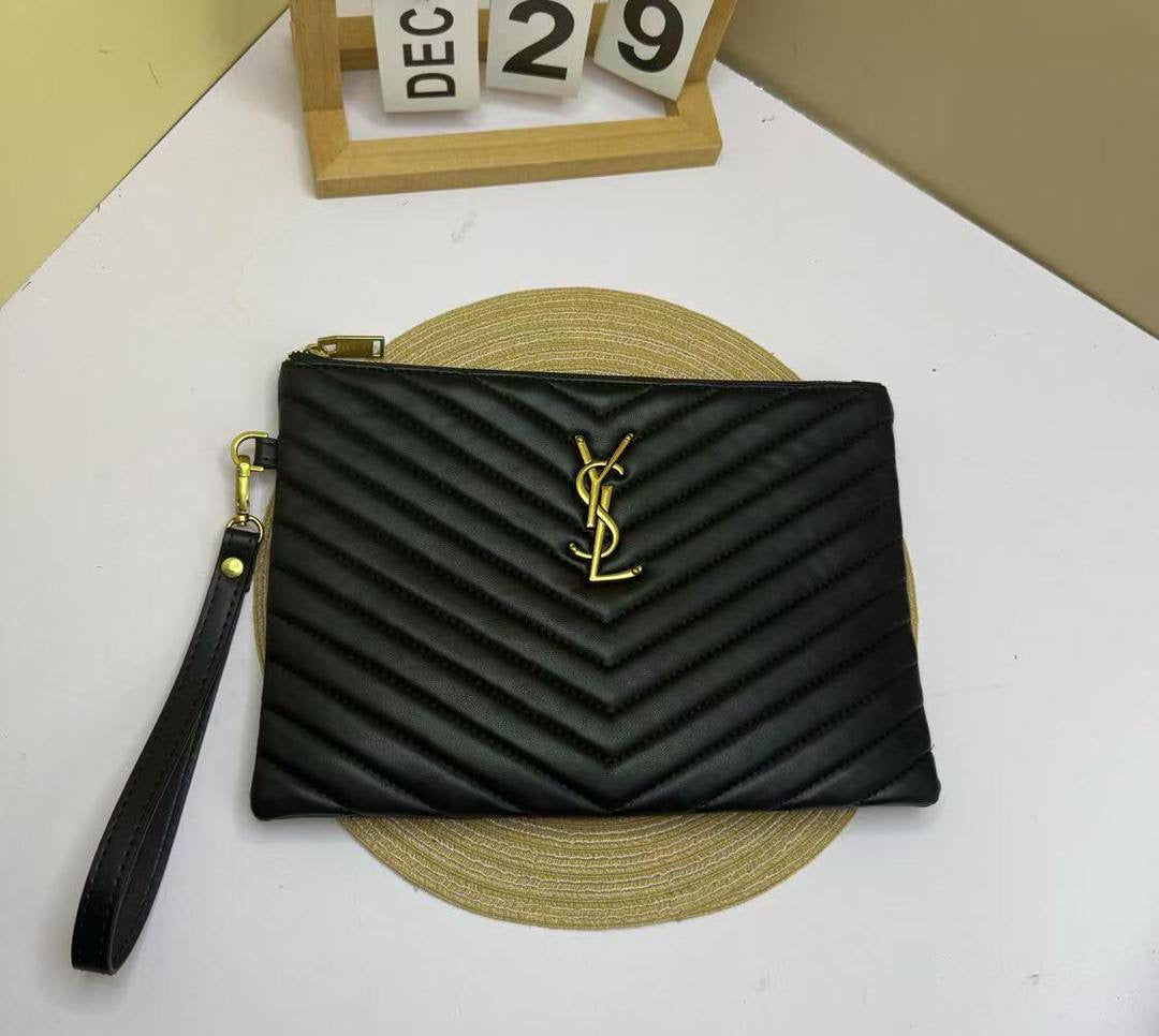 Clutch
65 dhs🇦🇪
with box
🎁🎁🎁
size 29×20cm
Zain213
♥️♥️♥️