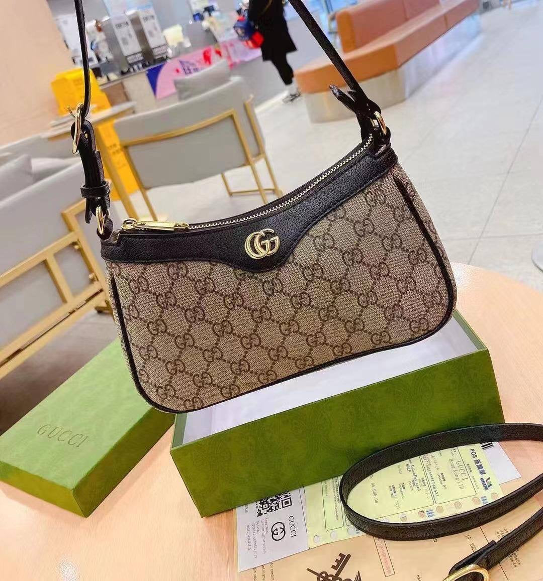 Gucci
80 dhs🇦🇪 
with box
🎁🎁🎁
Zain38
♥️♥️♥️