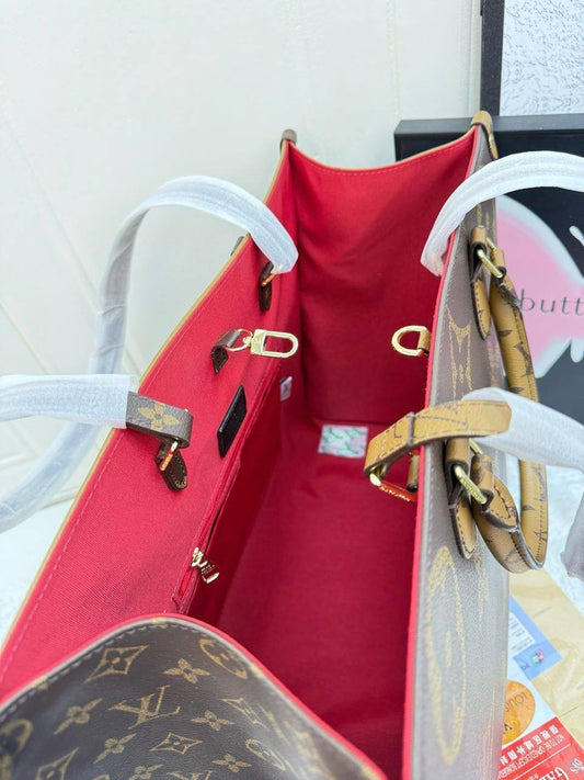 LV
41*30*15cm
110 dhs🇦🇪
Zain17
♥️♥️♥️