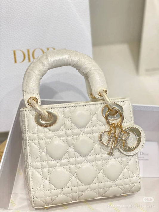 DIOR
SUPER MASTER QUALITY🫶
WITH FULL PACKAGING 🎁
17CM
For Price 👇 WTSP Text Zain 0568585901
Zain255
♥️♥️♥️
