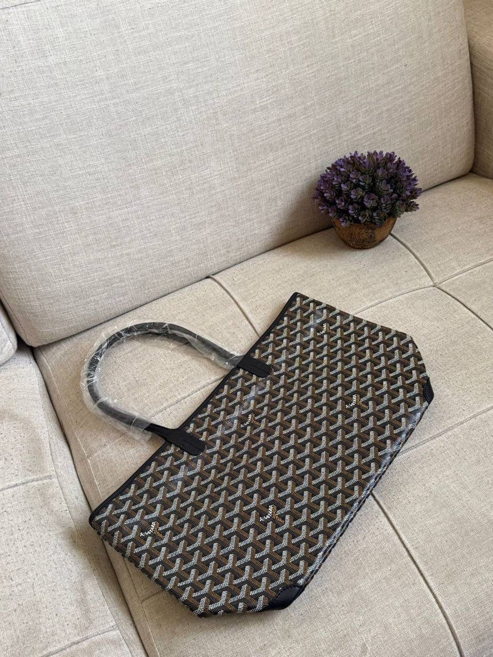 GOYARD
SUPER MASTER AAA✅
(With zipper)🫰🏻
Same Orginal 👌
For Price 👇 WTSP Text Zain 0568585901
ZainShop
♥️♥️♥️