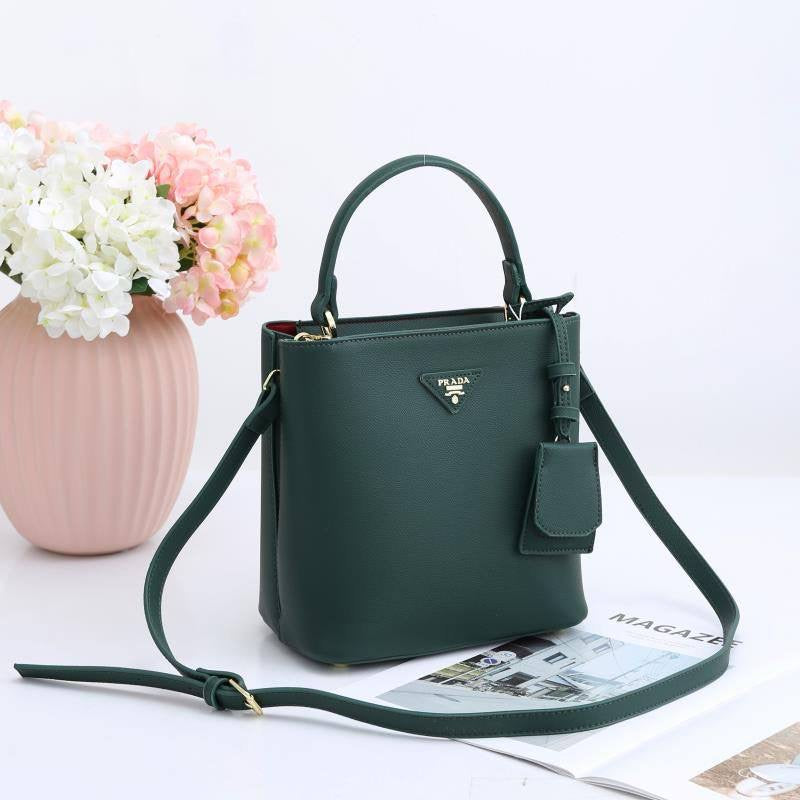 PRADA 
NEW CAME GOOD QUALITY 
105 dhs🇦🇪
Zain39
♥️♥️♥️