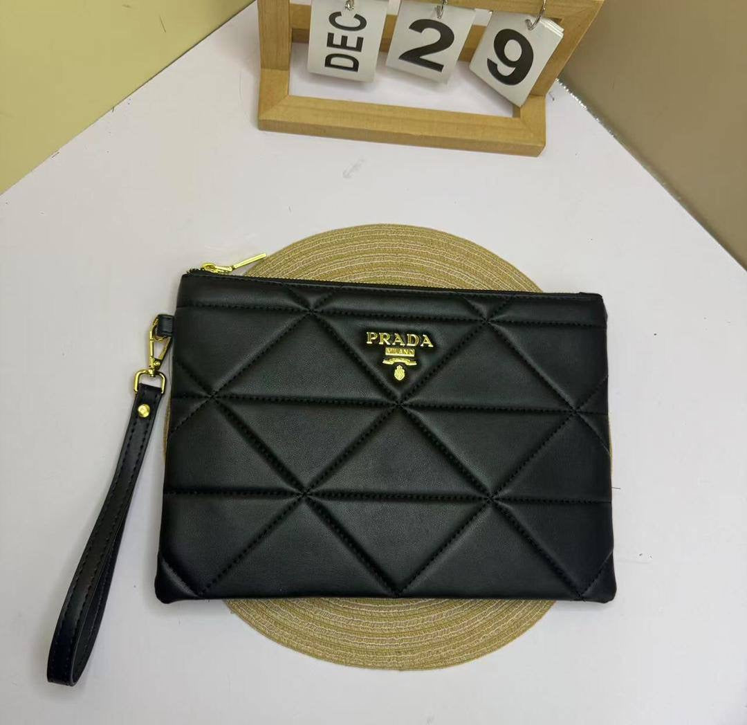 Clutch
65 dhs🇦🇪
with box
🎁🎁🎁
size 29×20cm
Zain213
♥️♥️♥️