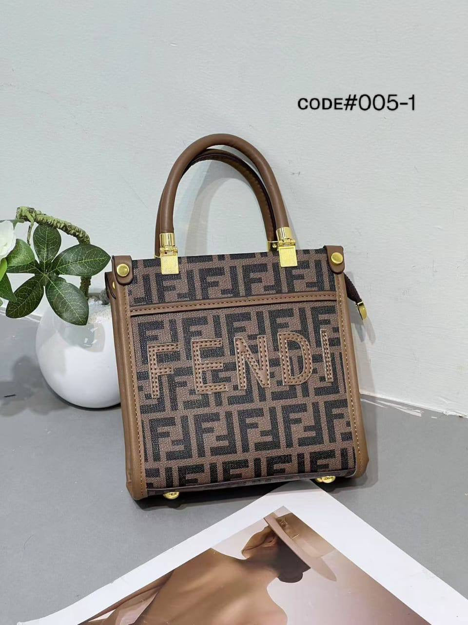 Fendi ᴍɪɴɪ sᴜɴsʜɪɴᴇ
ᴛᴏᴘ ʜᴀɴᴅʙᴀɢ / ᴄʀᴏssʙᴀɢ
ᴡɪᴛɢ ʟᴏɴɢ sᴛʀᴀᴘ
sɪᴢᴇ: 19 x 7 x 19 cm
70 dhs🇦🇪
Zain31
♥️♥️♥️