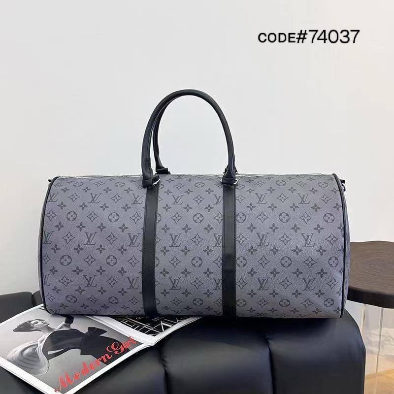 LV - Gucci
TRAVELLING BAG
ʜᴀɴᴅᴄᴀʀʀʏ ᴡ/ sᴛʀᴀᴘ
sɪᴢᴇ: 55 x 30 x 22 cm
65 dhs🇦🇪
Zain31
♥️♥️♥️