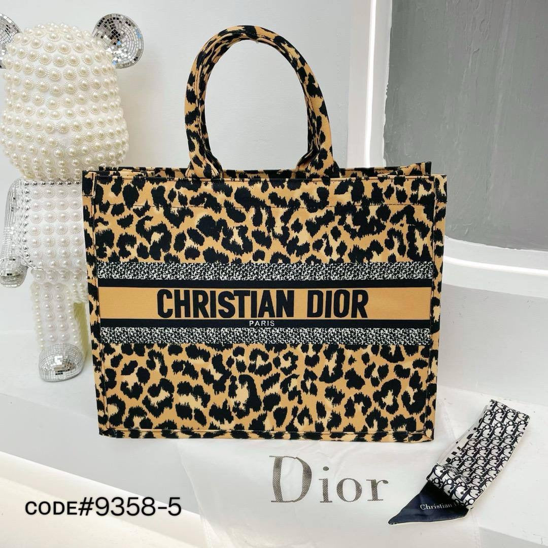 Dior
ʜᴀɴᴅᴄᴀʀʀʏ ʙᴏᴏᴋᴛᴏᴛᴇ
  •ᴢɪᴘᴘᴇʀ ᴛʏᴘᴇ
  •ᴄᴀɴᴠᴀss ᴍᴀᴛᴇʀɪᴀʟ
sɪᴢᴇ : 41 cm
70 dhs🇦🇪
Zain31
♥️♥️♥️
