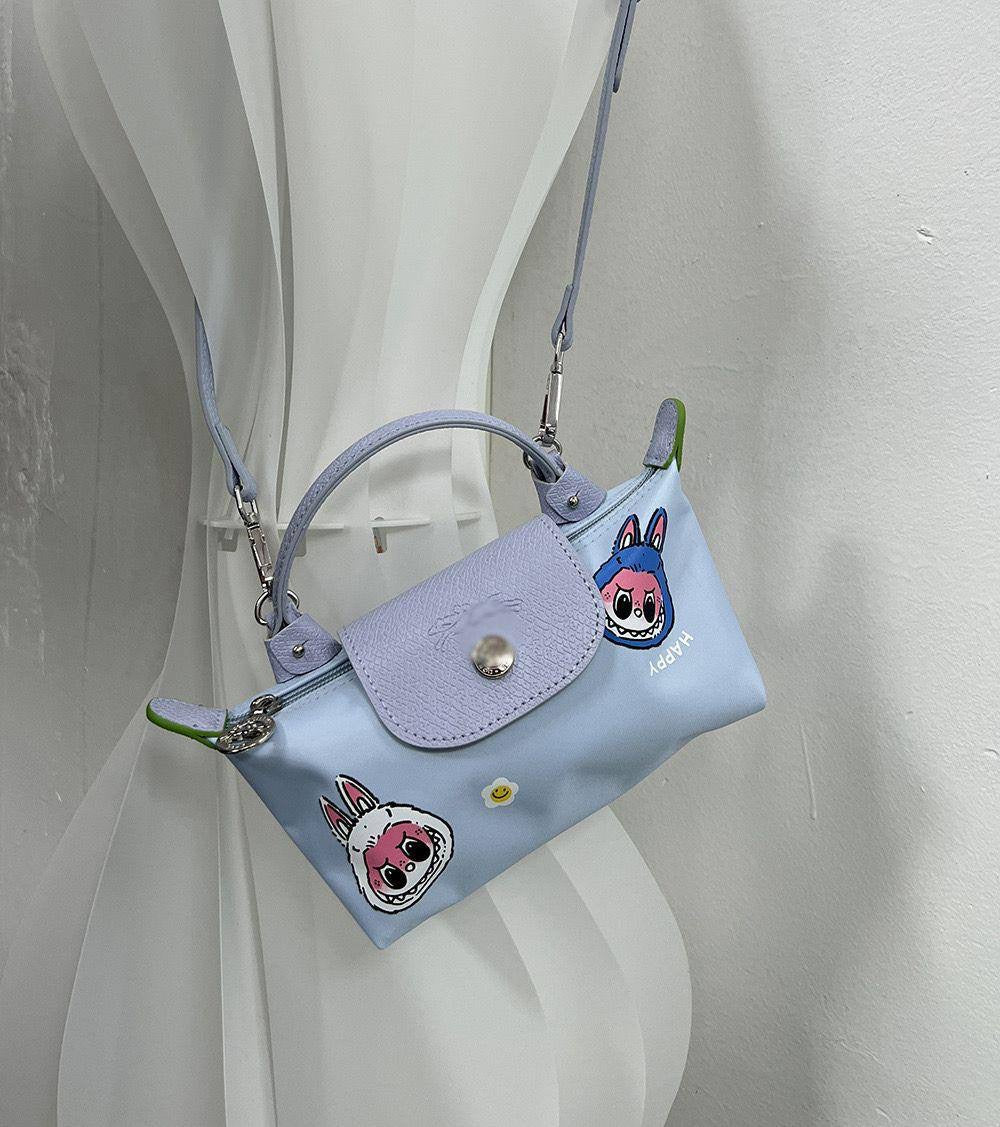 Labubu+LongChamp 
Size:20 * 10 * 5 cm
55 dhs🇦🇪
Zain115
♥️♥️♥️