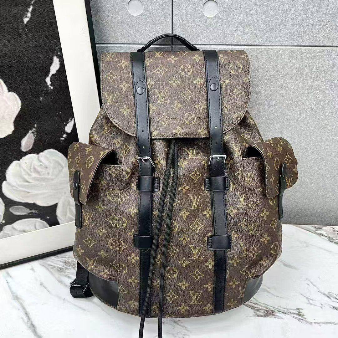 Goyard / LV backpack 
Size : 42 * 32 * 13 cm
120 dhs🇦🇪
Zain115
♥️♥️♥️