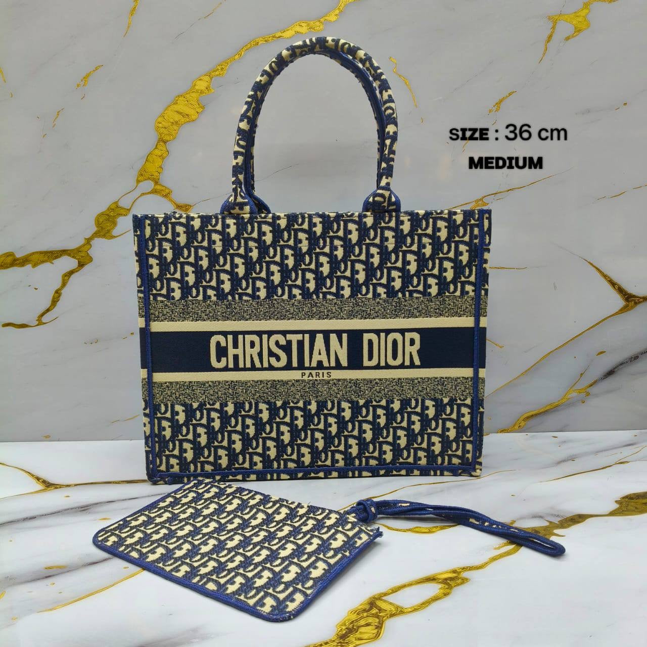 CHRISTIAN DIOR
ʙᴏᴏᴋᴛᴏᴛᴇ ʙᴀɢ
ᴇᴍʙʀᴏɪᴅᴇᴅ ᴄᴀɴᴠᴀss ᴍᴀᴛᴇʀɪᴀʟ
NO BOX INCLUDE
SIZE : 36 cm
90 dhs🇦🇪
SIZE : 41 cm 
95 dhs🇦🇪
Zain31
♥️♥️♥️