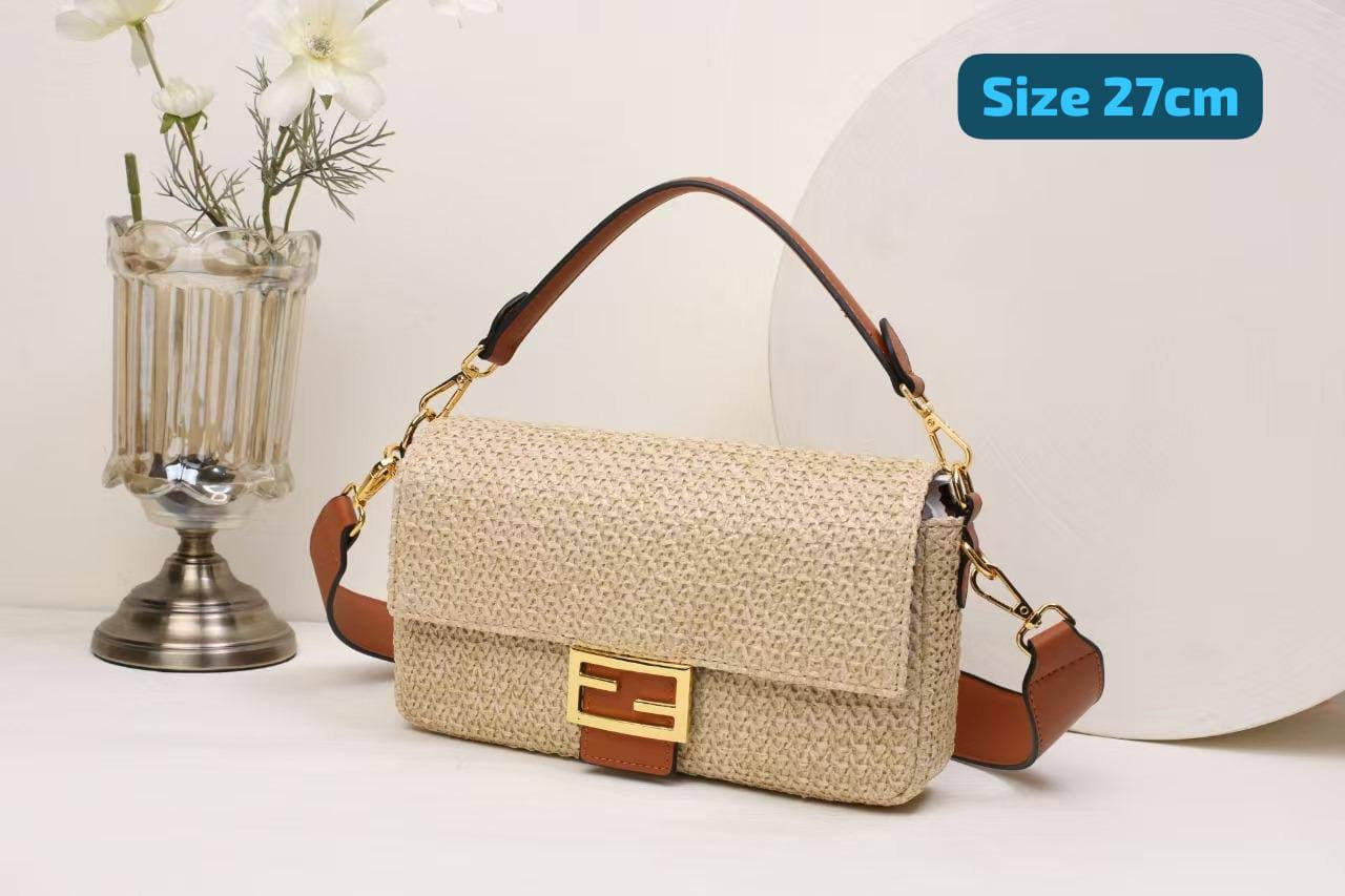 Fendi
Good quality 
with box
🎁🎁🎁
95 dhs🇦🇪
Zain186
♥️♥️♥️