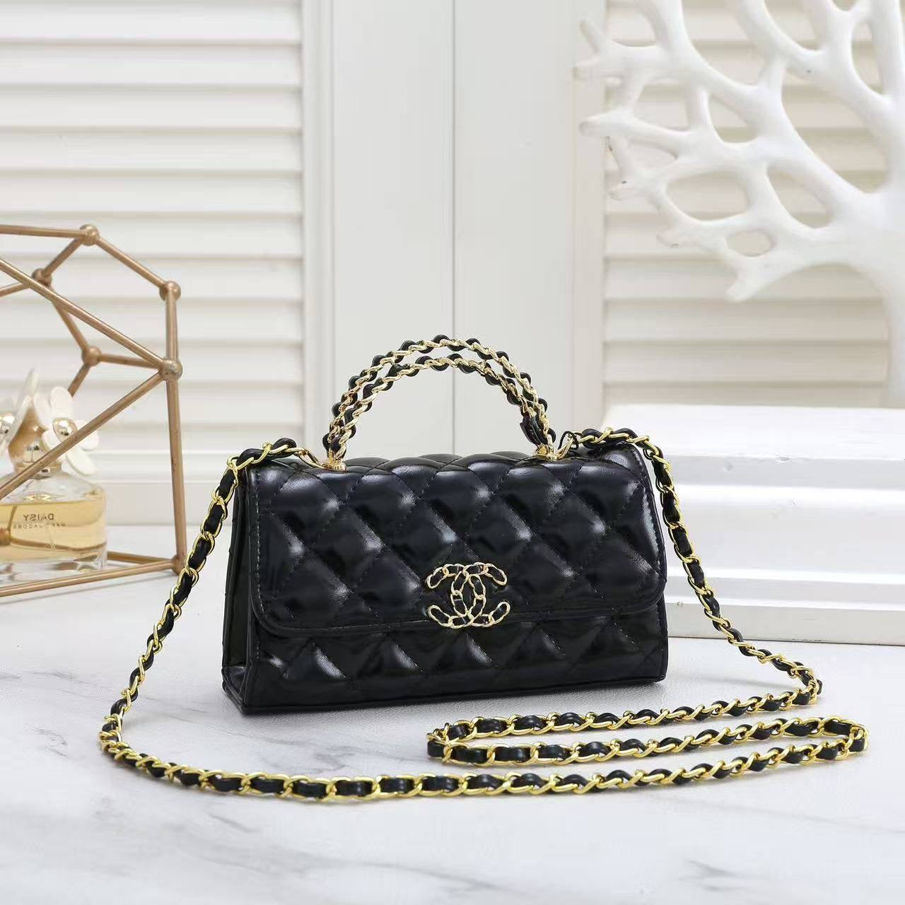 Chanel
95 dhs🇦🇪 
with box
🎁🎁🎁
Zain38
♥️♥️♥️