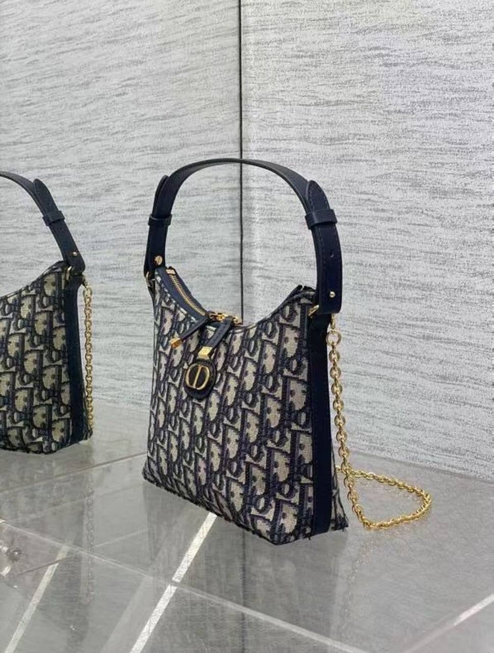 DIOR 
Master
19CM 
270 dhs🇦🇪
Zain131
♥️♥️♥️