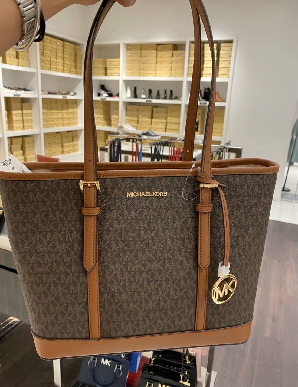 MK
90 dhs🇦🇪
Good quality 
Zain35
♥️♥️♥️