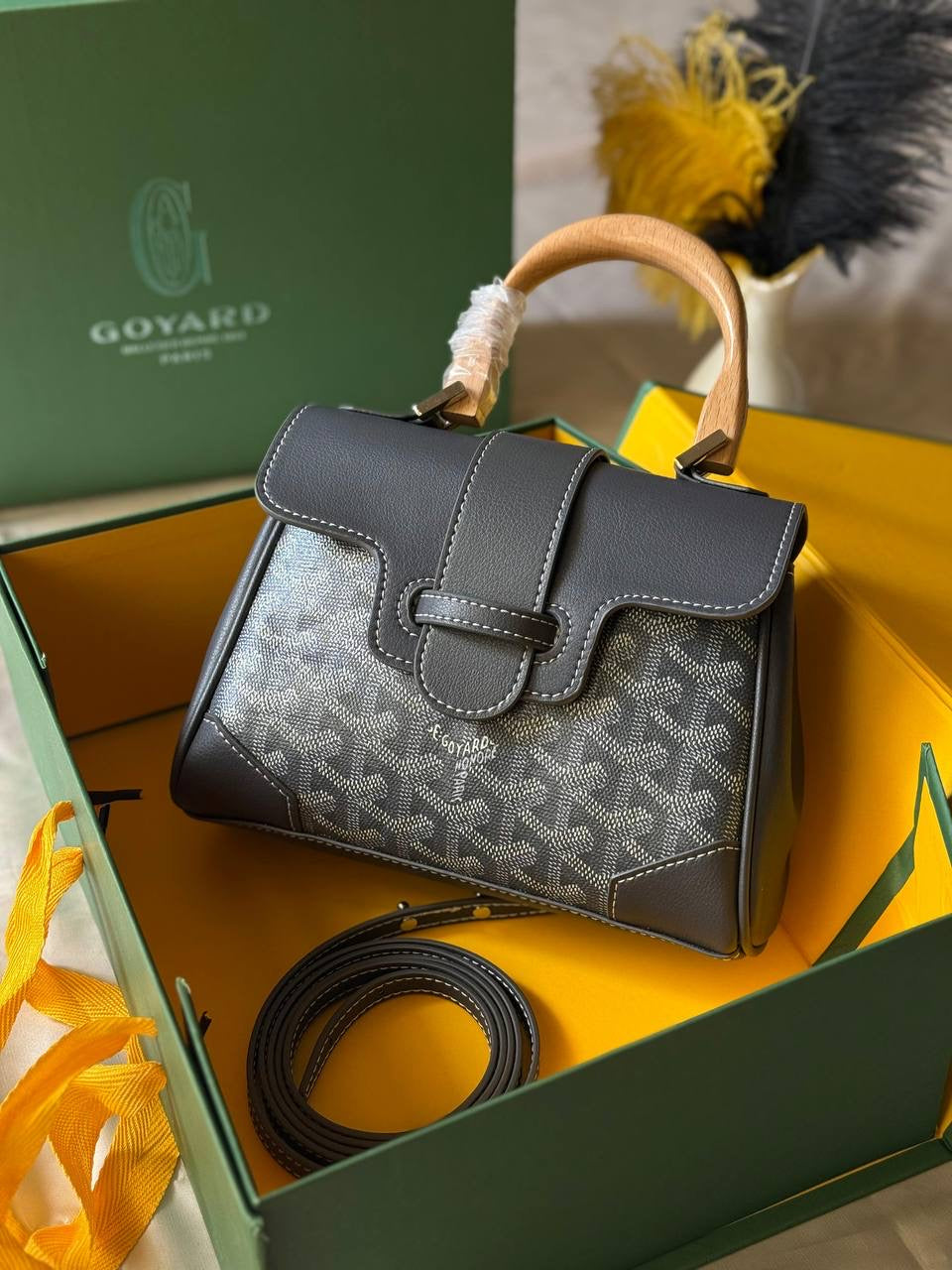 GOYARD
20cm
350 dhs🇦🇪
Top quality 
With box
🎁🎁🎁
Zain167
♥️♥️♥️