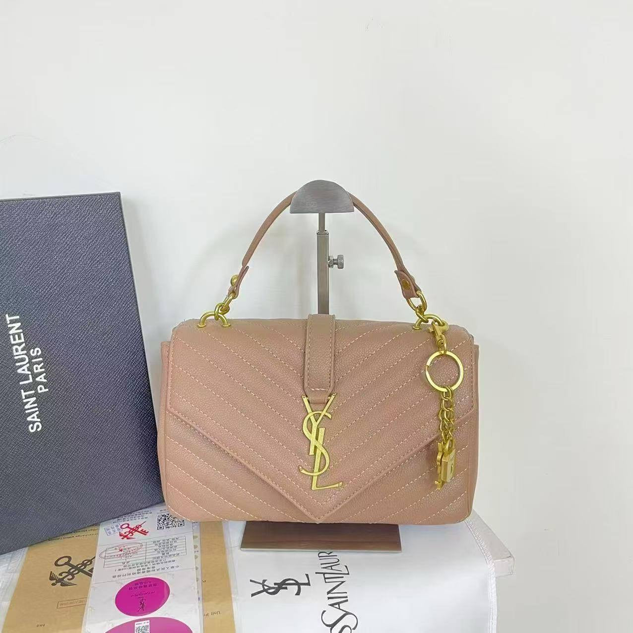 YSL 
105 dhs🇦🇪
With box
🎁🎁🎁
size 25cm
Zain161
♥️♥️♥️