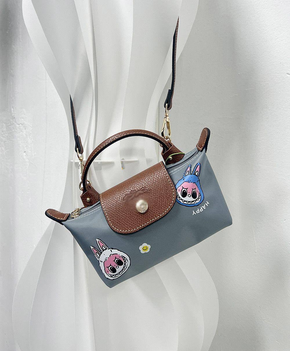 Labubu+LongChamp 
Size:20 * 10 * 5 cm
55 dhs🇦🇪
Zain115
♥️♥️♥️