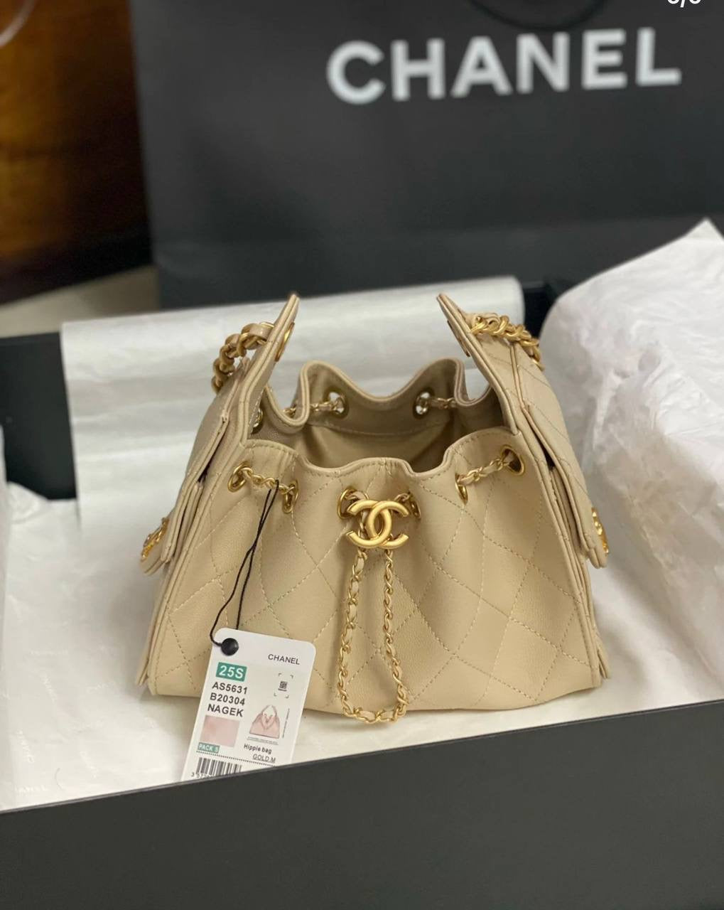 Chanel
good quality, 
size  25 * 16 cm 
110 dhs🇦🇪
Zain12
♥️♥️♥️
