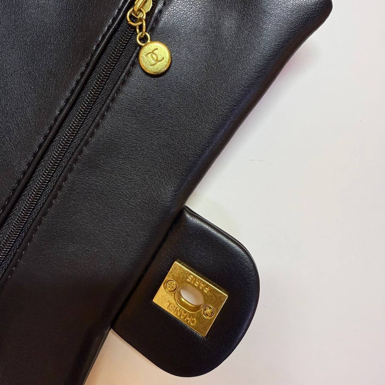 CHANEL 
GOOD QUALITY 
WITH BOX 
🎁🎁🎁
110 dhs🇦🇪
Zain39
♥️♥️♥️