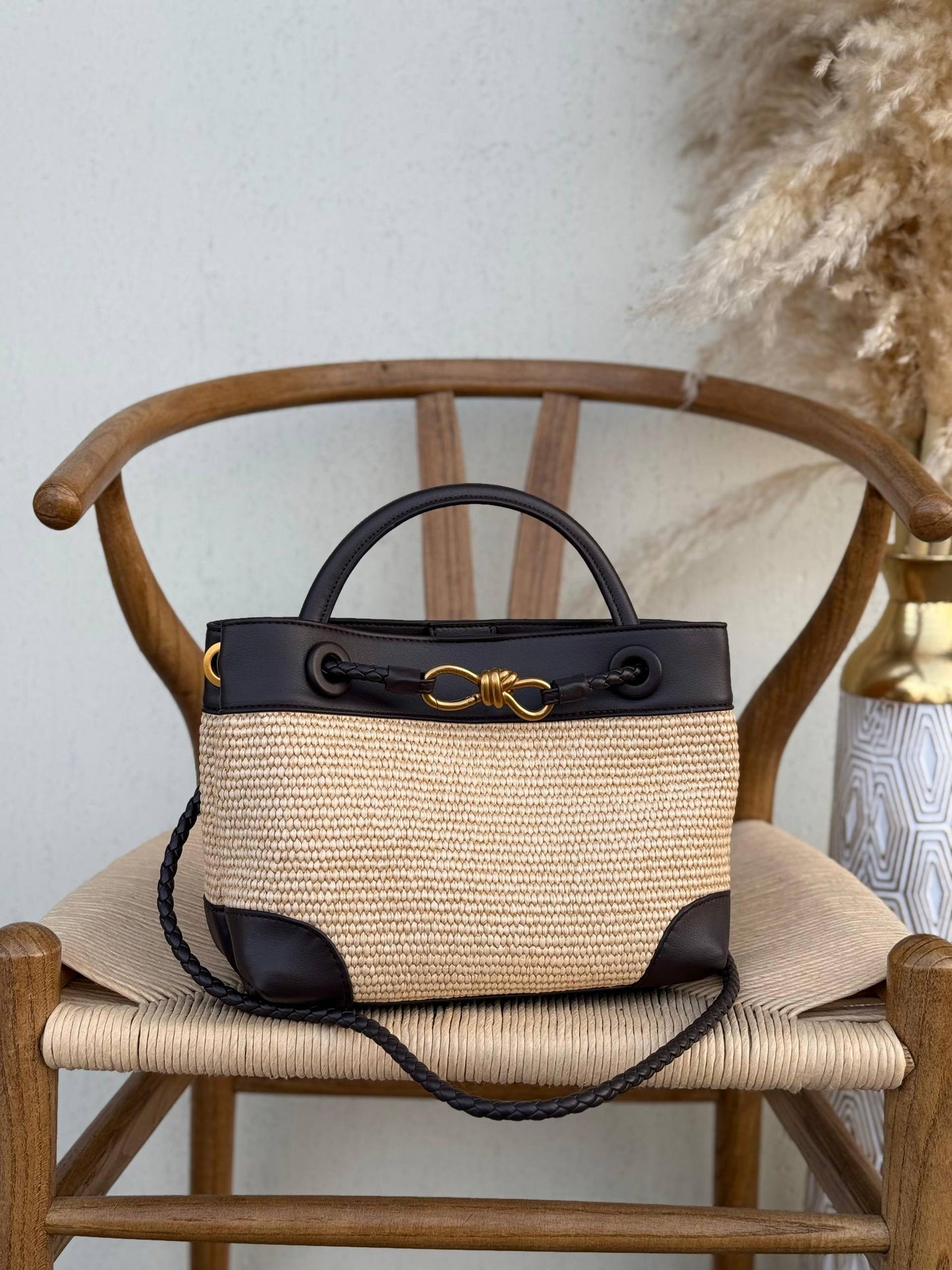 New collection✨✨✨
BOTTEGA VENETA
25cm
350 dhs🇦🇪
Top quality 
With box🎁
Zain167
♥️♥️♥️