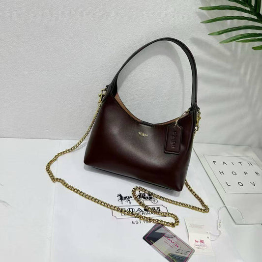 COACH 
GOOD QUALITY 
offer price
65 dhs🇦🇪
Zain39
♥️♥️♥️