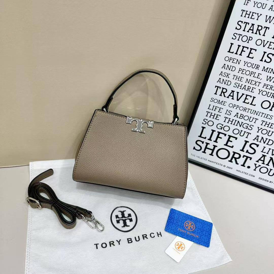 Tory Burch
95 dhs🇦🇪
size:22cm
Good quality 
with box
🎁🎁🎁
Zain35
♥️♥️♥️