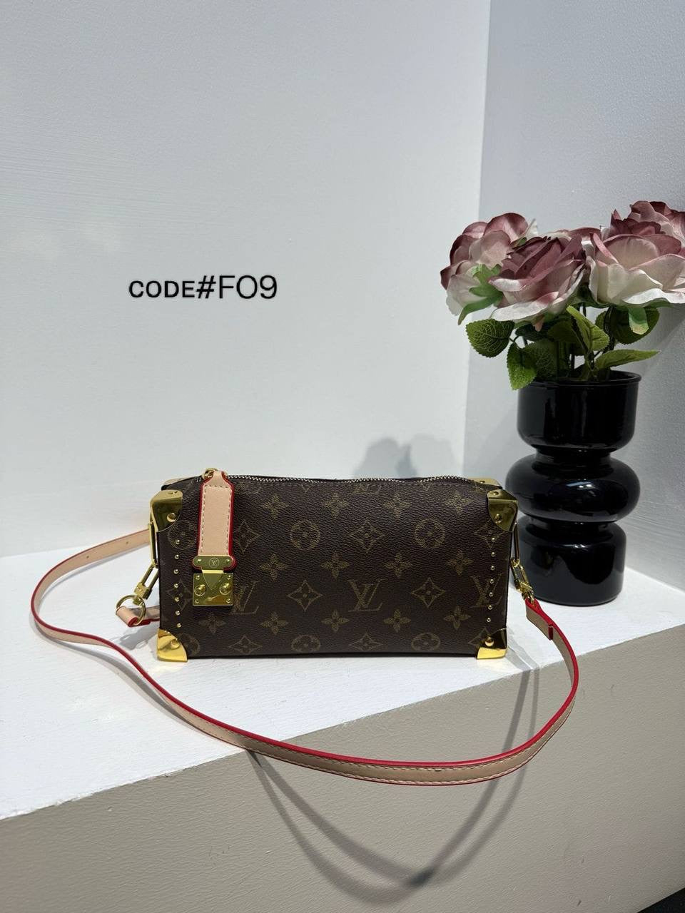 LV
ᴛʀᴜɴᴋ ᴄʀᴏssʙᴀɢ
ᴡɪᴛʜ ʟᴏɴɢ ʙᴇʟᴛ sᴛʀᴀᴘ
ᴍᴏɴᴏɢʀᴀᴍ ʟᴇᴀᴛʜᴇʀ
sɪᴢᴇ : 23  cm
70 dhs🇦🇪
Zain31
♥️♥️♥️