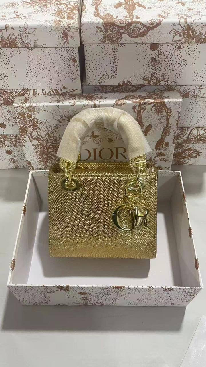 Lady Dior rare materials
Size : 18 * 14 * 7 cm
120 dhs🇦🇪
with box 
🎁🎁🎁
Zain115
♥️♥️♥️