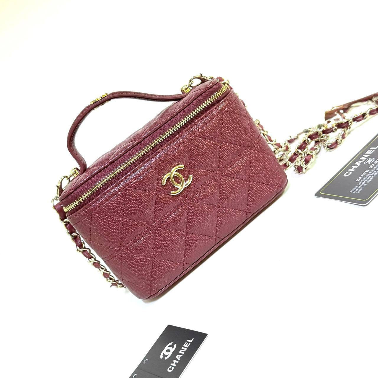 CHANEL 
NEW CAME GOOD QUALITY 
WITH BOX
100 dhs🇦🇪
SIZE: 16.5cm
Zain39
♥️♥️♥️