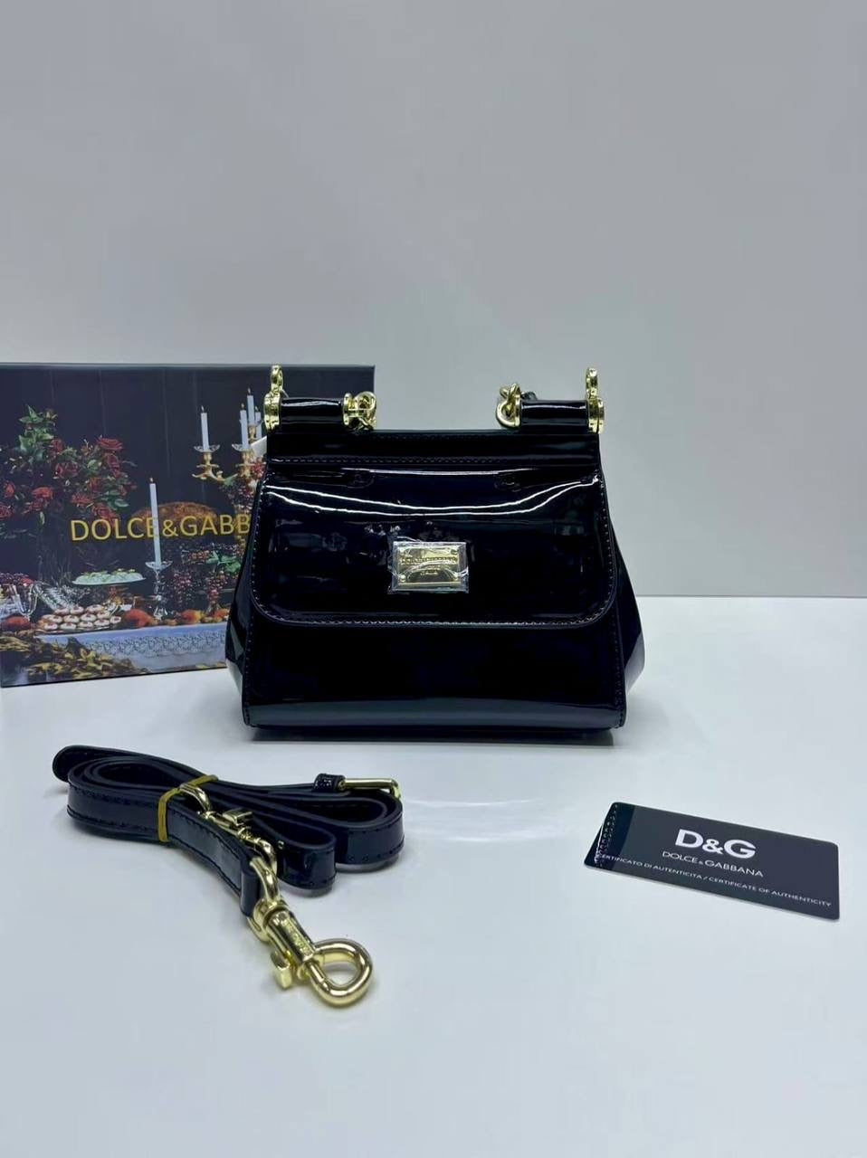 D&G
95 dhs🇦🇪
with box
🎁🎁🎁
size 18×10×16cm
Zain42
♥️♥️♥️