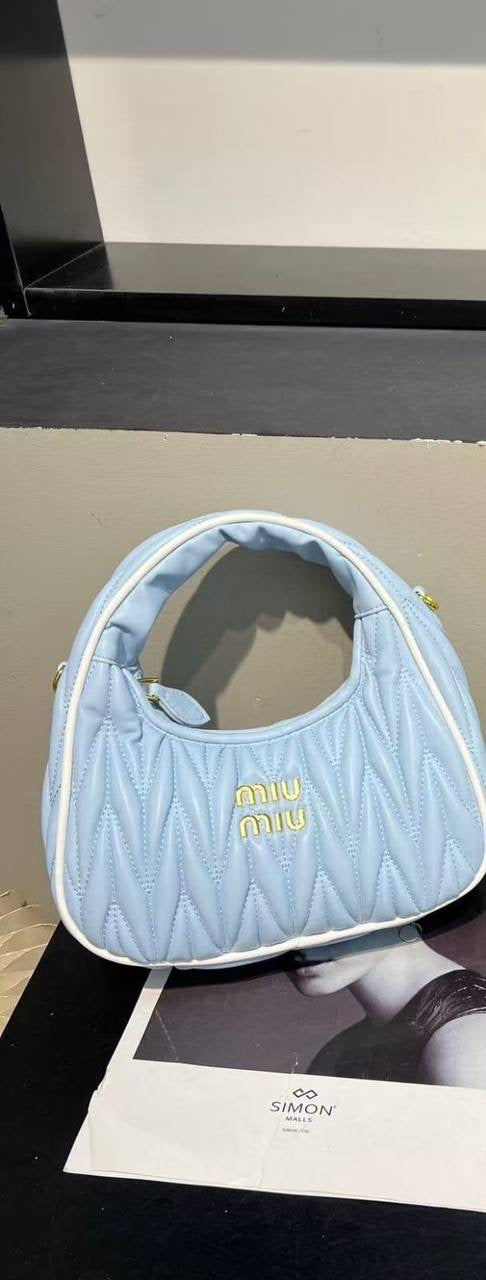 Miu Miu
70 dhs🇦🇪
Zain22
♥️♥️♥️