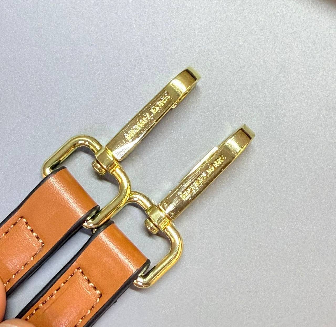 MK 
NEW CAME GOOD QUALITY  
80 dhs🇦🇪
SIZE: 25cm
Zain39
♥️♥️♥️