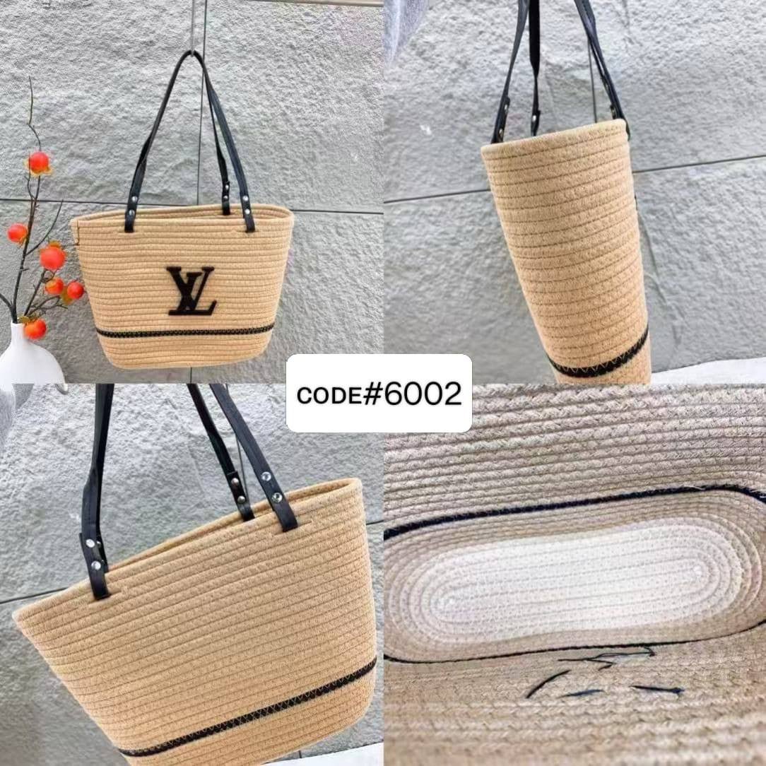 LV
BEACH BAG
size : 39 cm
50 dhs🇦🇪
Zain31
♥️♥️♥️