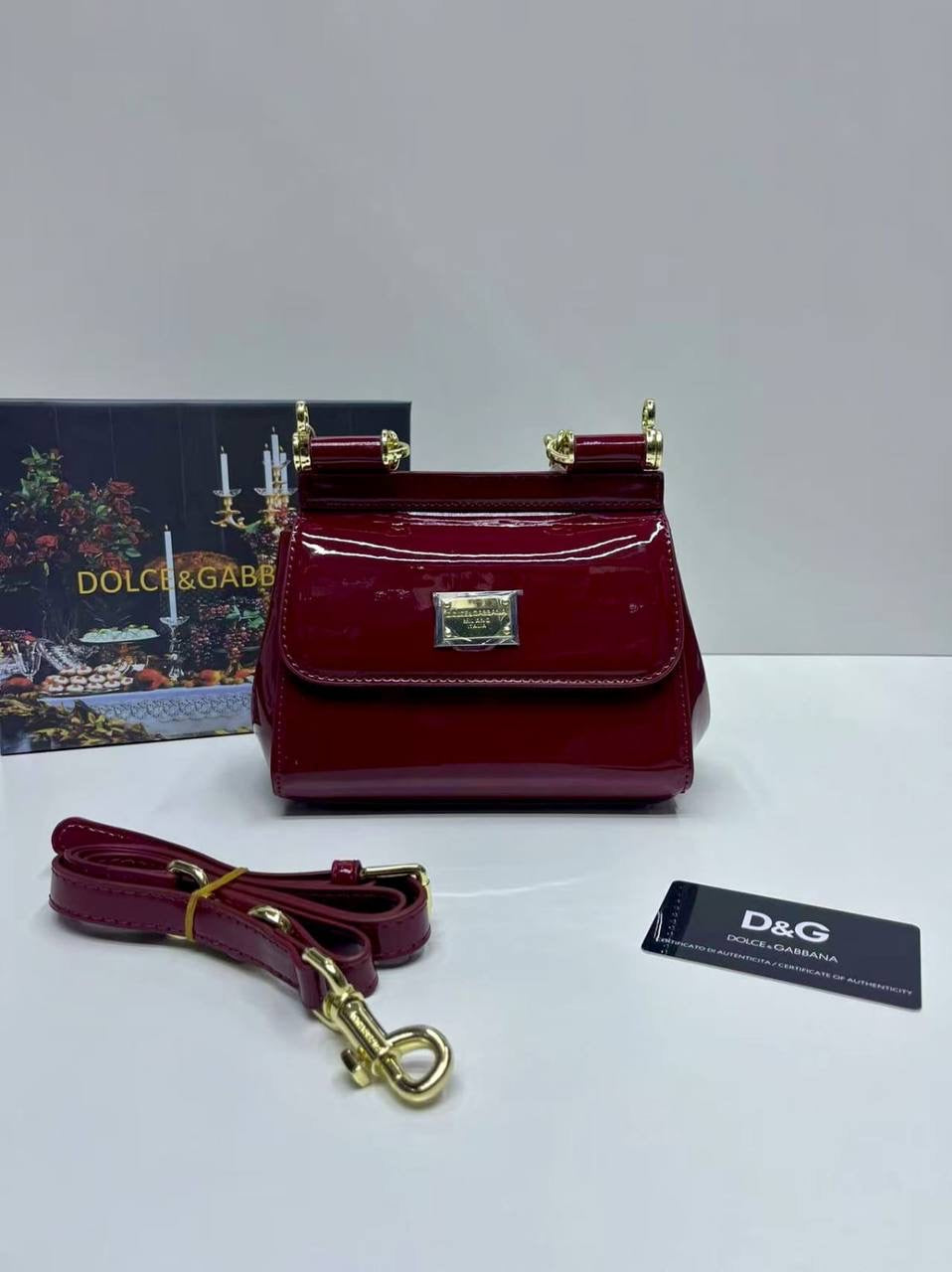 D&G
95 dhs🇦🇪
with box
🎁🎁🎁
size 18×10×16cm
Zain42
♥️♥️♥️