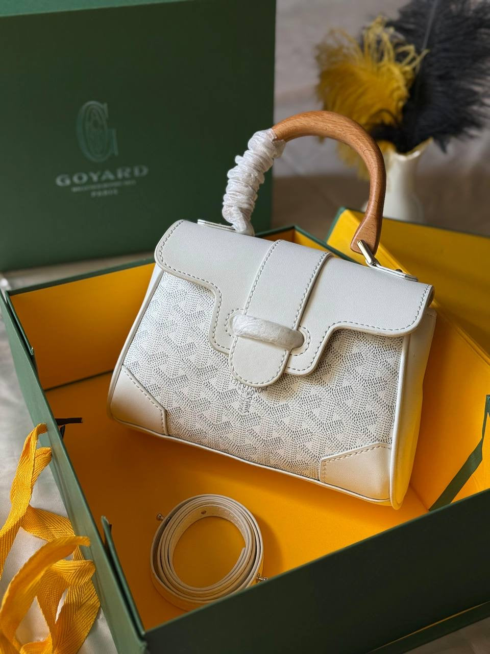 GOYARD
20cm
350 dhs🇦🇪
Top quality 
With box
🎁🎁🎁
Zain167
♥️♥️♥️