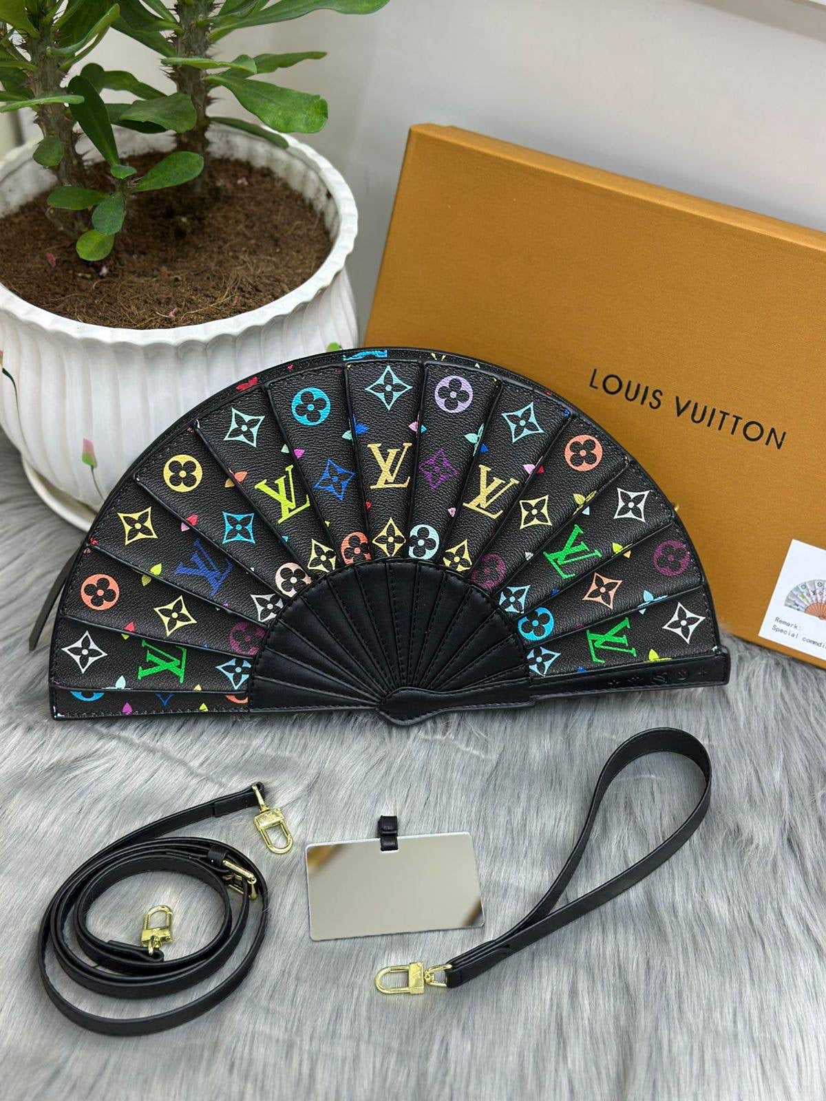 LV
SIZE  ……… 36  CM 
130 dhs🇦🇪
with BOX
🎁🎁🎁
Zain244
♥️♥️♥️