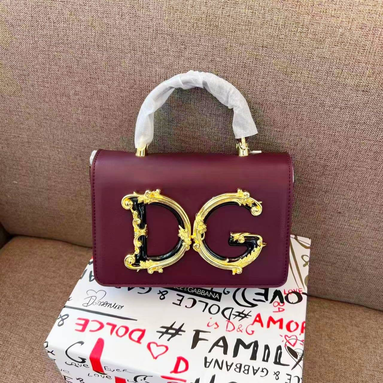 D&G
110 dhs🇦🇪
with box
🎁🎁🎁
size 22cm
Zain26
♥️♥️♥️