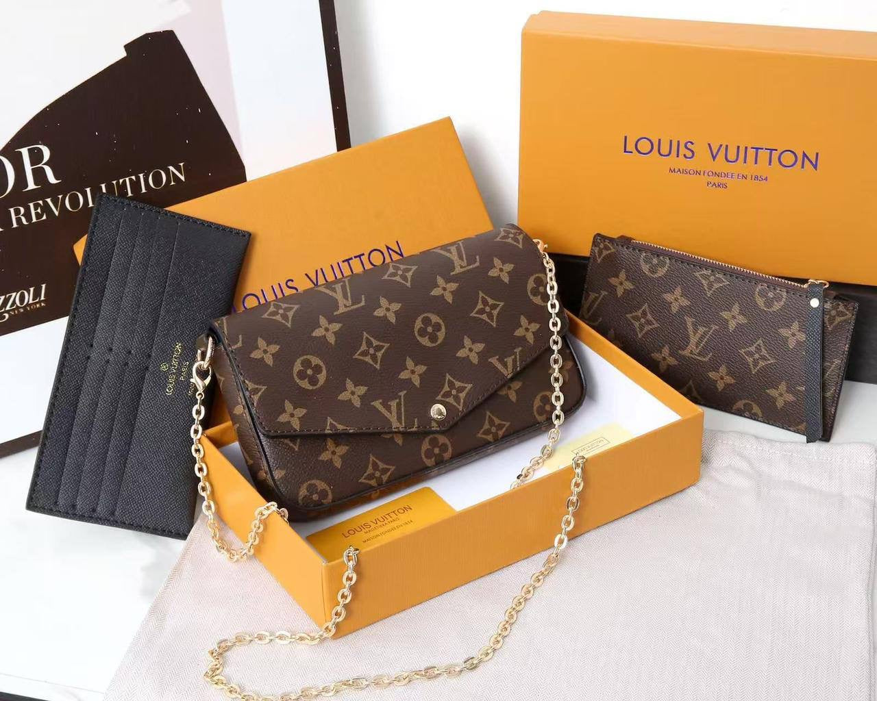 LV - Gucci 
90 dhs🇦🇪 
with box 
🎁🎁🎁
Zain253
♥️♥️♥️